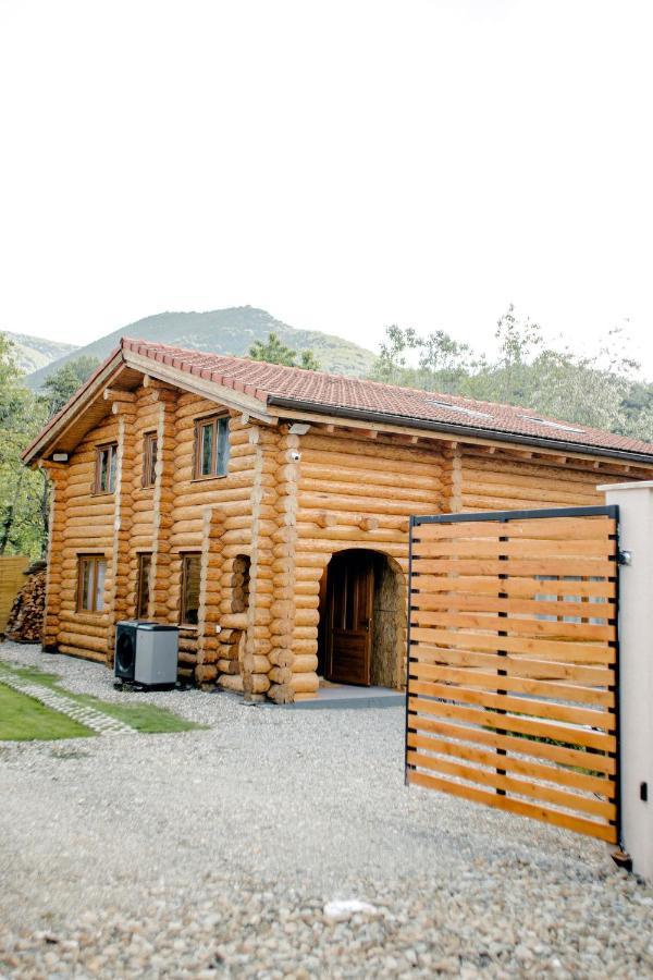 Holzhaus * Sadu